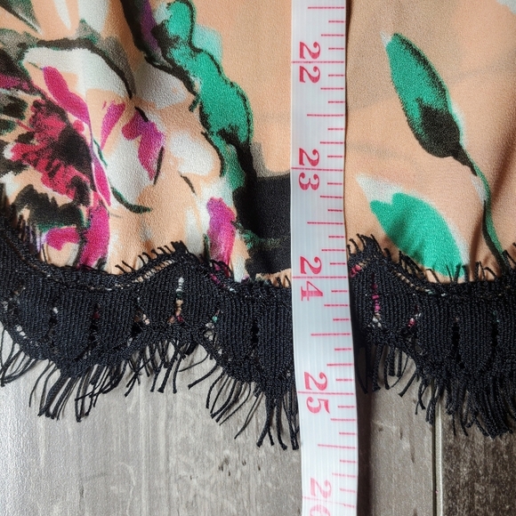 NWT Fab'rik Lila Triangle Inset Peach Floral Lace Trim Cami Women's Size Medium - Picture 5 of 16